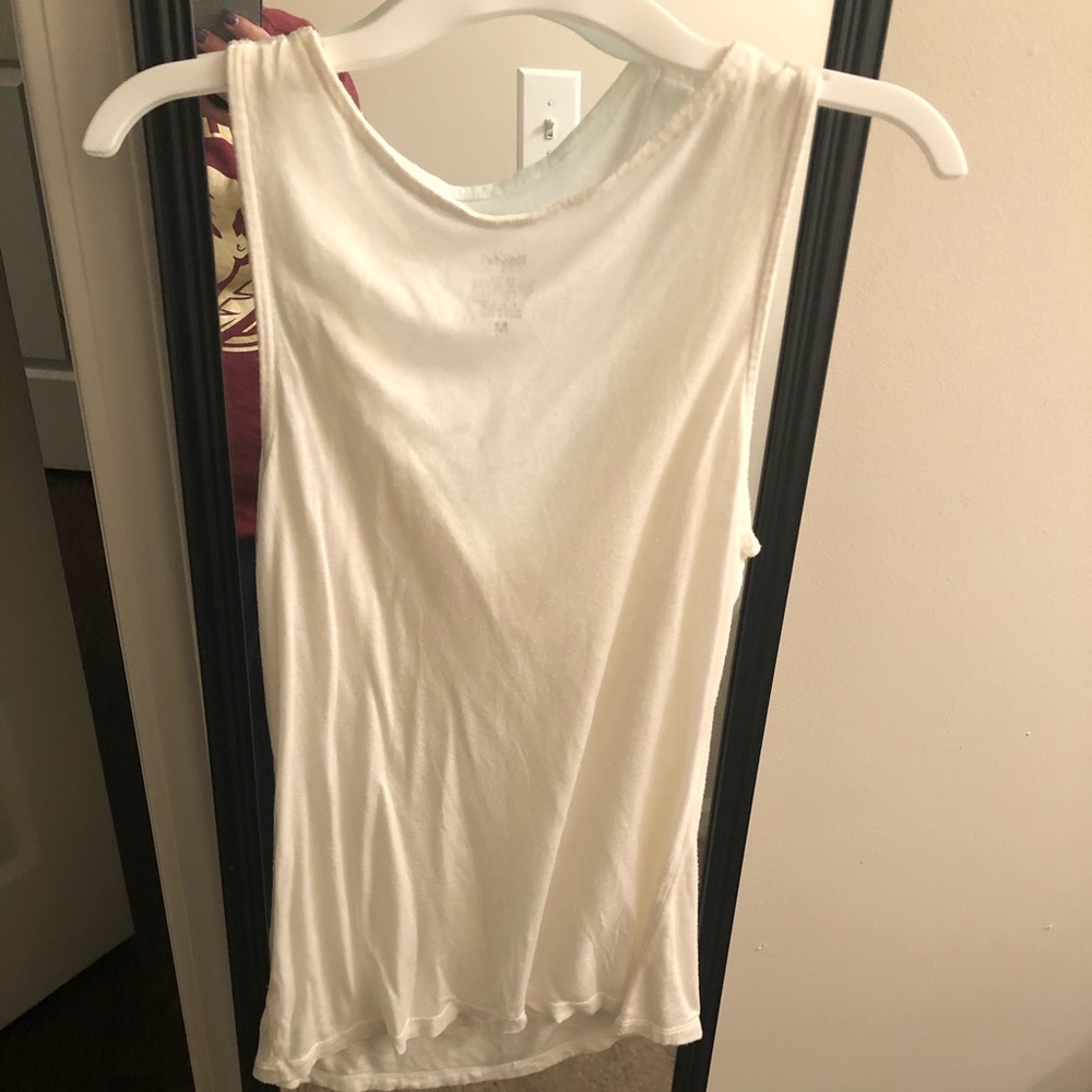 Scoop neck white tank - Picture 2 of 3